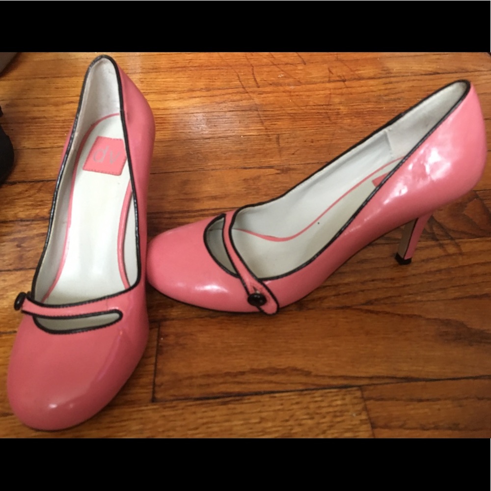 Cute pretty pink DV woman’s size 7 heels